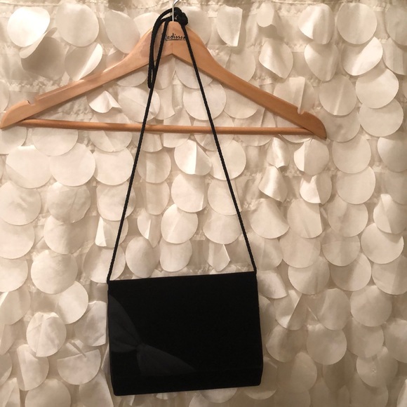 ❤️❤️black clutch with bow❤️❤️ - Picture 2 of 3